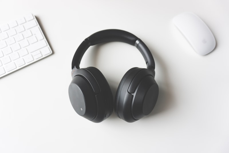 cleaning-headphone-driver-with-blower